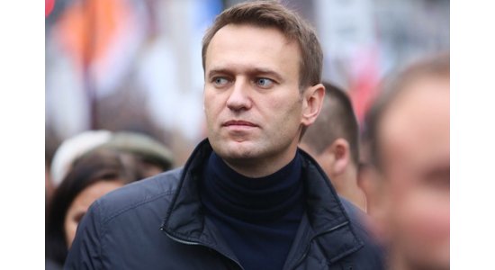 Песков назвал популизмом идеи Навального по поддержке россиян