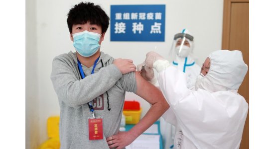 Китайские учёные начали испытывать вакцину от COVID-19 на людях