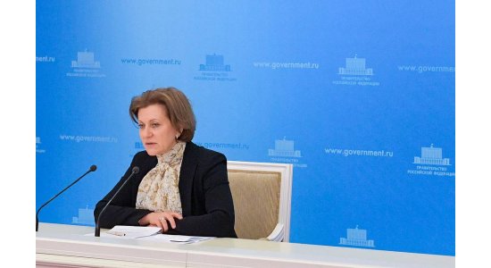 Попова заявила, что нельзя исключать возможность передачи коронавируса с едой и водой