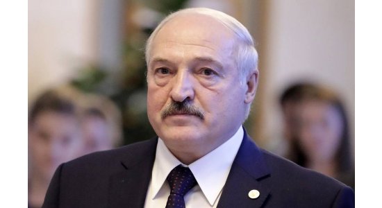 Лукашенко заявил о невозможности отмены в Белоруссии военного парада в День Победы