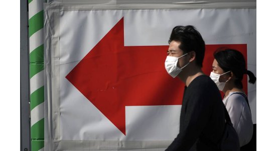 Эксперты одобрили план кабмина Японии продлить режим ЧС из-за коронавируса до 31 мая