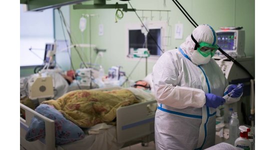 Число заразившихся коронавирусом в России за сутки возросло на 10 028